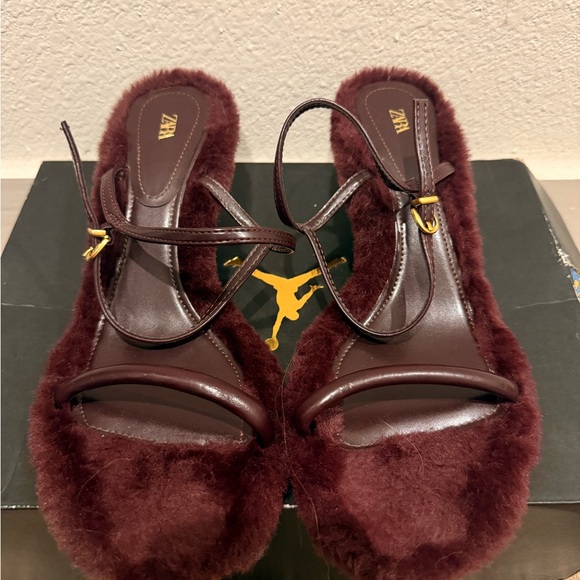 Zara Faux Fur Burgundy Women’s Heeled Sandals EU 39 US 8.5/9 - Picture 2 of 7
